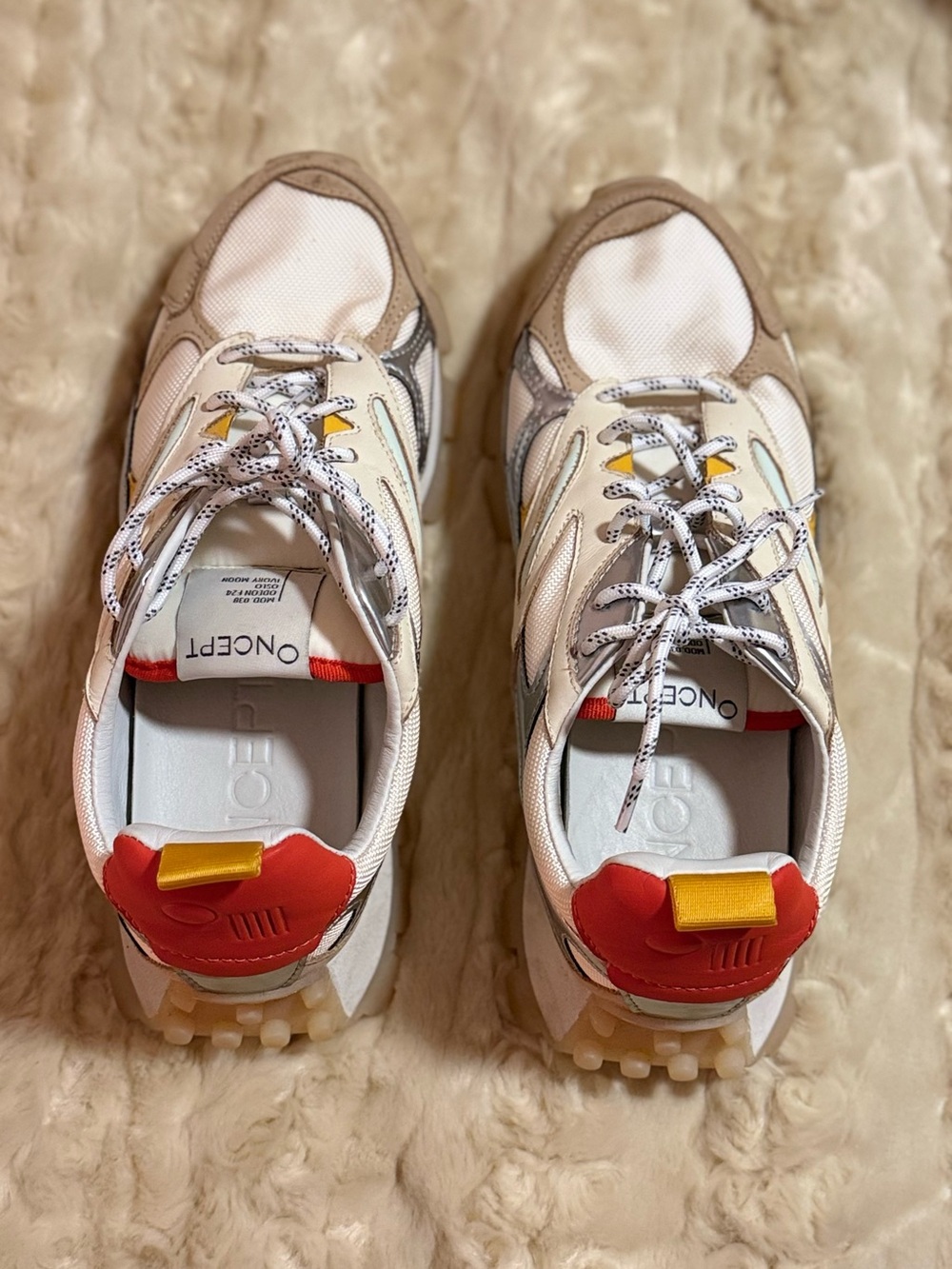 Oncept Oslo Sneakers in Ivory
Moon W size 9